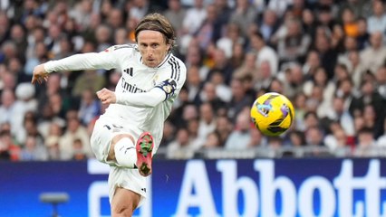Luka Modric se entrega a la afición del Real Madrid tras la victoria sobre el Girona