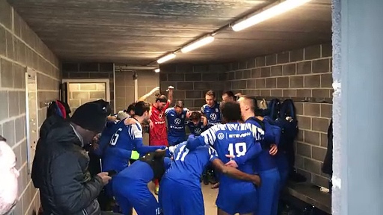 La joie d'Arquet dans le vestiaire après la victoire face au Sporting Bruxelles