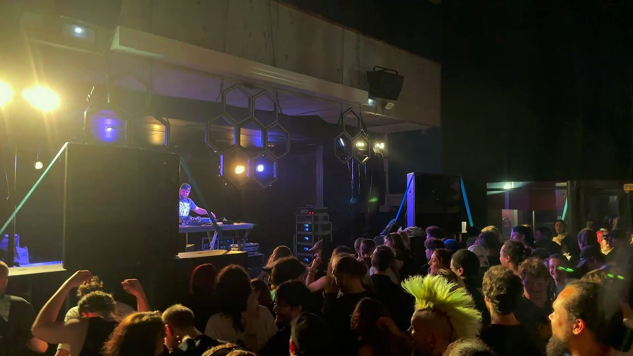 NOISE ARENA #10   La Bande de ZOUAW   Tekno  E.V.E   #electro #dj #djremix #djsong (1)