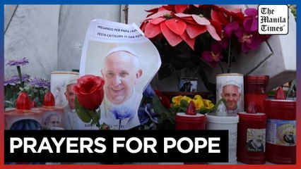 Prayers for Pope Francis outside hospital