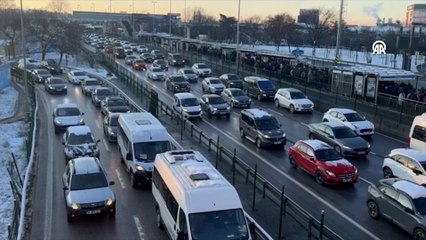 İstanbul'da haftanın ilk iş gününde trafik yoğunluğu yaşanıyor