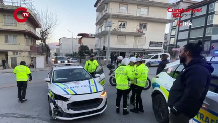 Doğum günü için pastaneye gidiyorlardı... Otomobil ile polis aracı çarpıştı: 1'i çocuk 4 yaralı