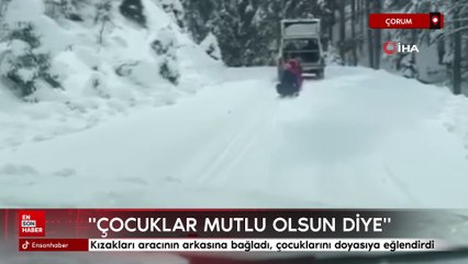 Çorum'da kızakları aracının arkasına bağladı, çocuklarını eğlendirdi