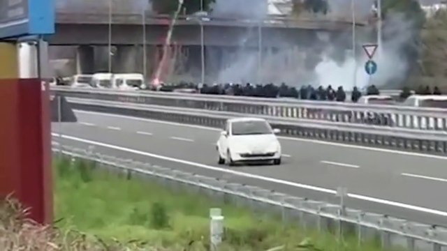 Scontri tra tifosi della Lucchese e del Perugia in A12