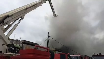 الدفاع المدني يخمد حريق مستودع في محافظة إربد