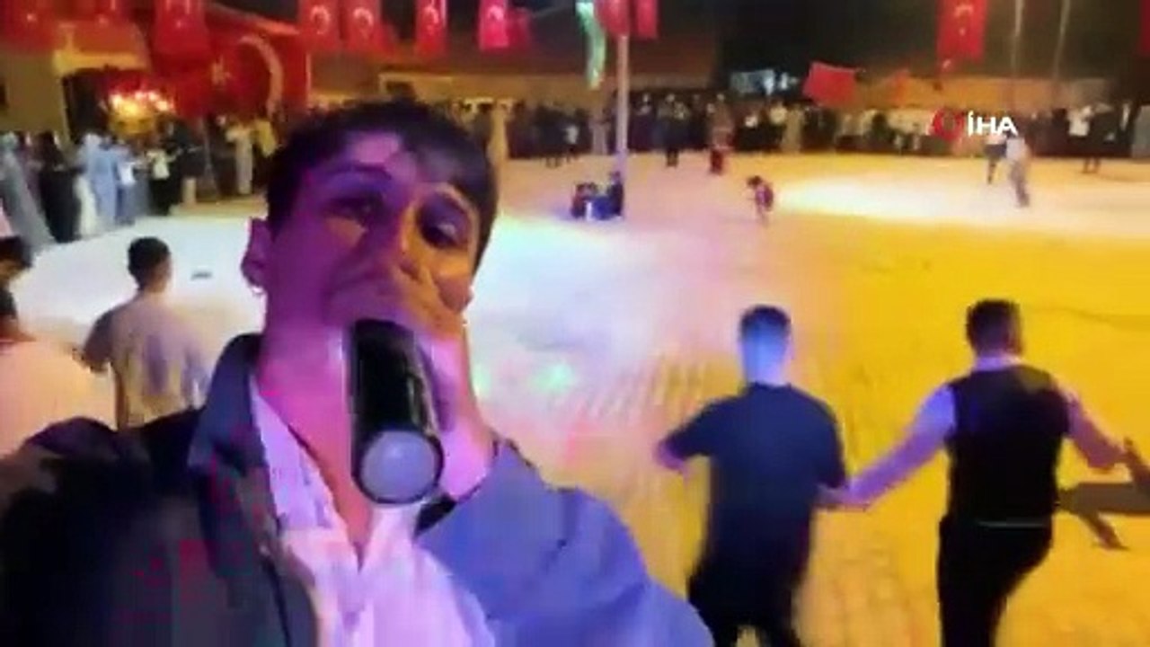 Vanlı Sakine gündüz yeşil sahalarda, akşamları düğünlerde sahne alıyor