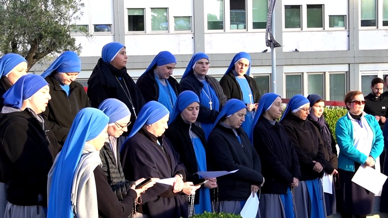 El Papa Francisco sigue en estado crítico y pasó "una buena noche", según el último parte médico del Vaticano