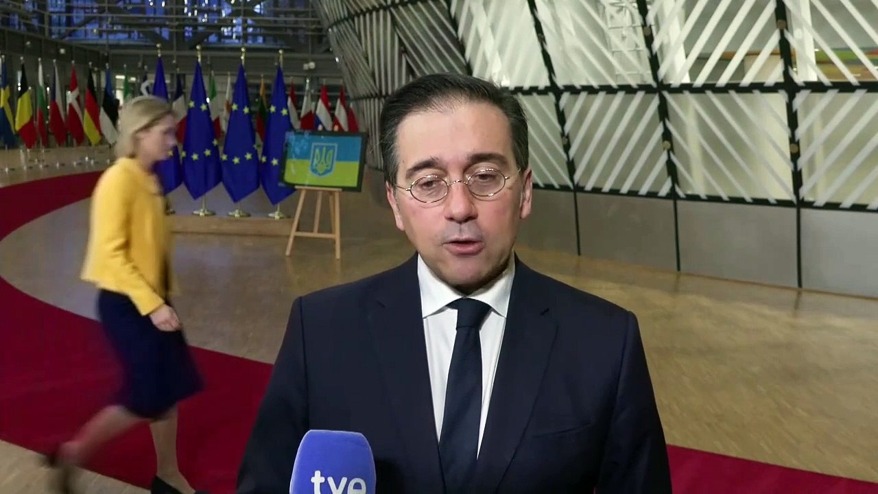 Albares insiste en que la paz "no puede premiar al agresor" en el aniversario de la invasión rusa