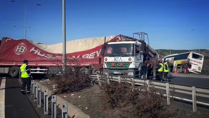 Kuzey Marmara Otoyolu'nda TIR yolcu otobüsüne çarptı