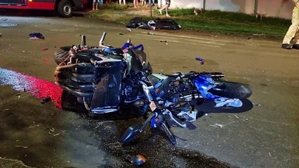 Moto parte ao meio e piloto morre em grave acidente no Centro de Cascavel