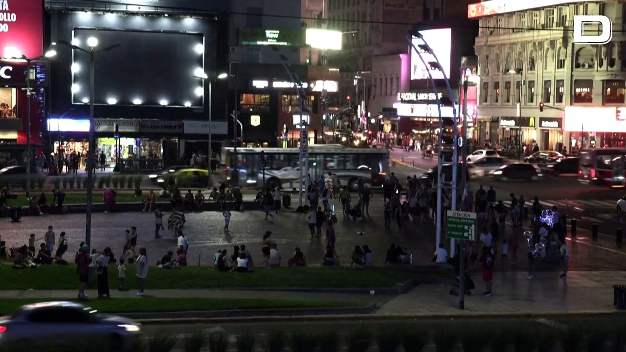Argentina rinde tributo al Papa proyectando su rostro en el obelisco de Buenos Aires: «La ciudad reza por vos»