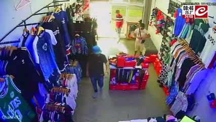 Violento asalto en local de ropa