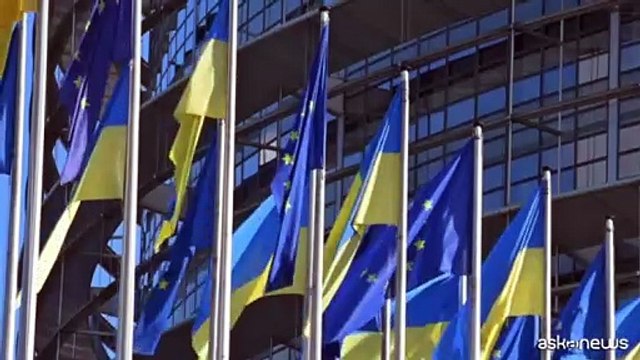 A Bruxelles le bandiere dell'Ucraina, a tre anni dall'invasione russa