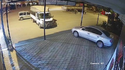 Bıçaklanarak öldürülen gencin son anları kamerada