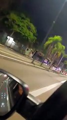 Ônibus bate em agência bancária, em Porto Alegre