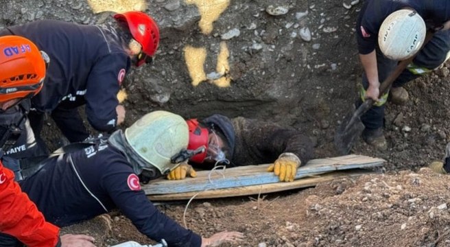 Göçükte boynuna kadar toprak altında kalan işçi yaşam mücadelesi verdi