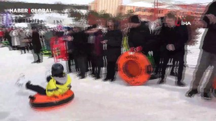 Kampüste kızak keyfi