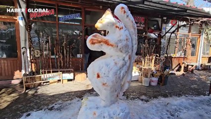 Baston ustasının kardan sincabı görenleri hayran bıraktı