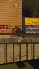 Cazan a un hombre grafiteando una pared en contra del valenciano: "¿No tiene una edad ya?"