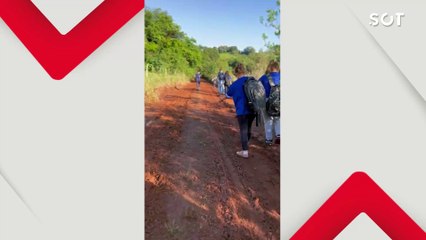 Ônibus Escolar atola e crianças retornam a pé em Cascavel