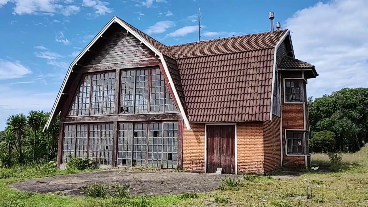A FANTÁSTICA CASA DE VIDRO ABANDONADA - BOATOS DIZEM SER DE UMA FAMOSA ATRIZ DE NOVELAS