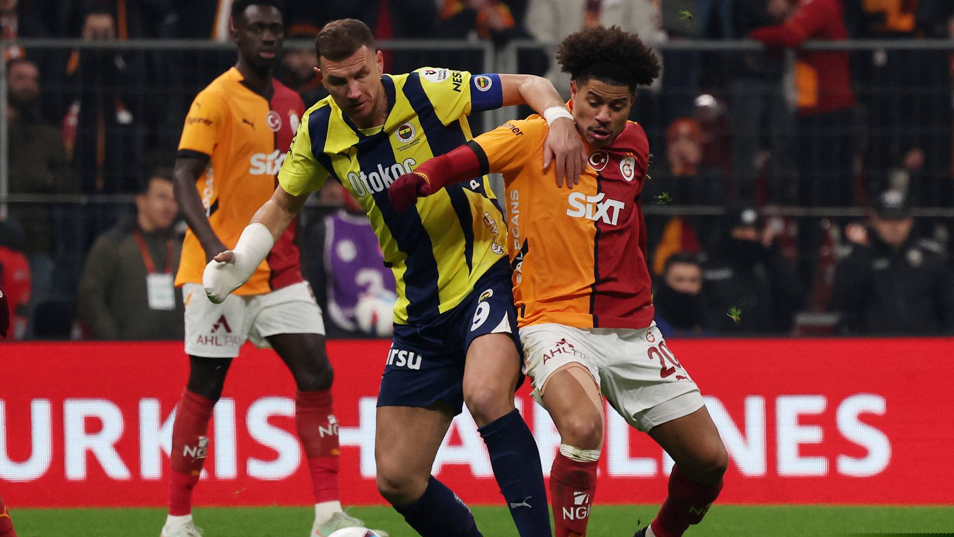 Galatasaray and Fenerbahçe Draw in Süper Lig Derby