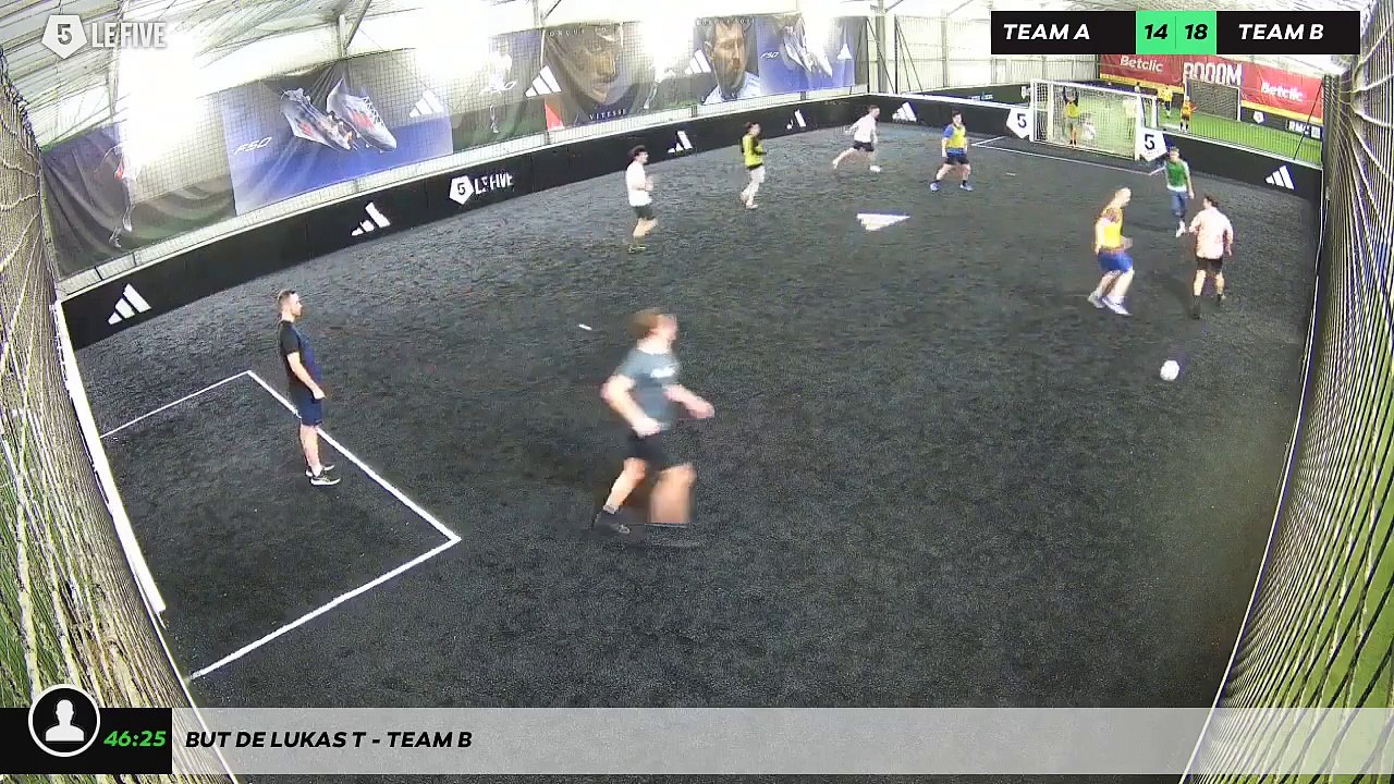But de Lukas T - Team B
