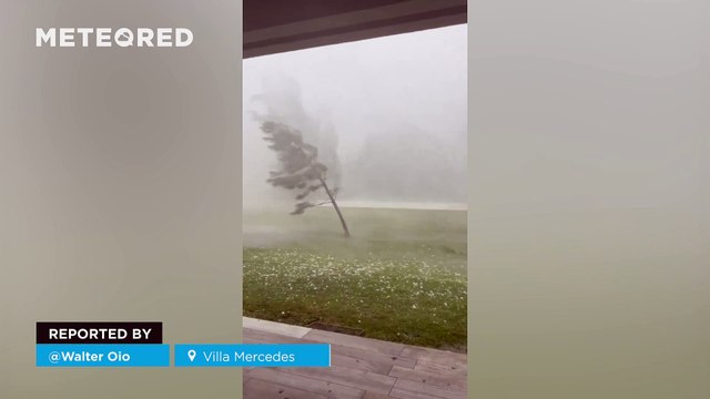 A major storm is hitting Villa Mercedes, Argentina! Hurricane-force winds have been reported in its wake