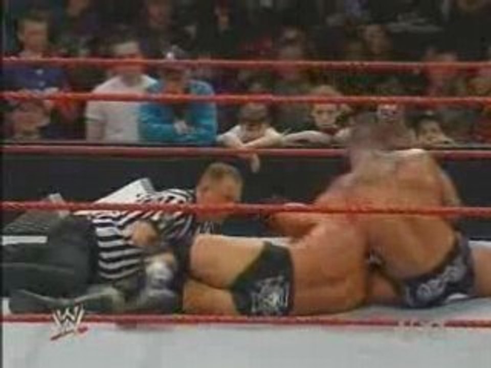 WWE RAW - 4/28/08 - Triple H vs Randy Orton