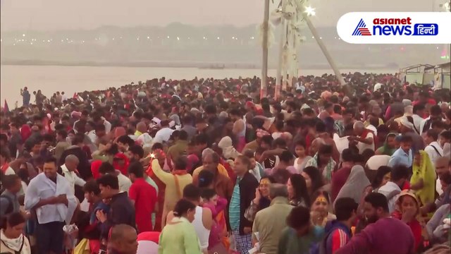 Mahashivratri से एक दिन पहले Mahakumbh में संगम तट पर दिखा श्रद्धालुओं का सैलाब