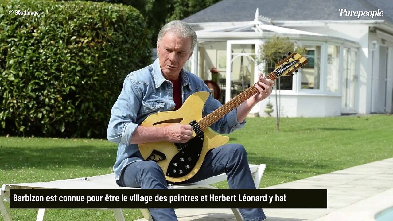Herbert Léonard habite un village visité chaque année par des milliers de personnes, un lieu unique qu'il affectionne depuis des décennies