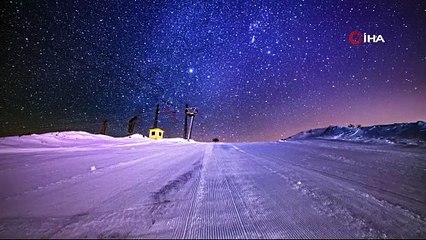 Bitlis’te gecenin büyüsü! Beyaz örtü üzerinde yıldız şöleni