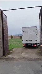 Imágenes del traslado de las obras del convento de Piedrahíta ante la protesta de los vecinos