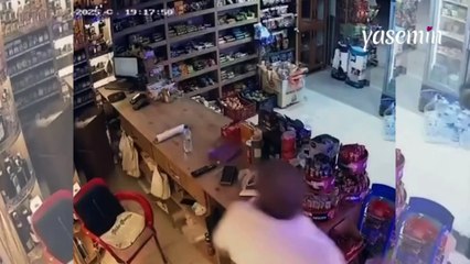 Markete giren tavuk içeridekilere büyük korku yaşattı!