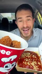 Follow for more ASMR videos🌮🍟 Credits: @1hourlunchbreak #mukbang #asmr #fastfood #asmreating