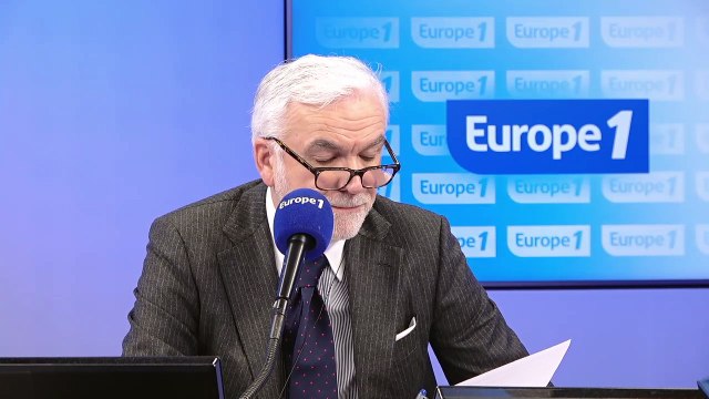 Pascal Praud tacle Charline Vanhoenacker : «C'est une humoriste qui ne fait pas rire, c'est un genre nouveau»