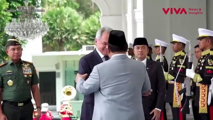 Prabowo-Sergei Shoigu Saling Bertukar Pistol 'Langka'
