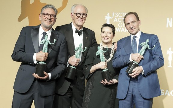 Sergio Castellitto vince il SAG per Conclave, ricorda Papa Francesco e pensa gli Oscar