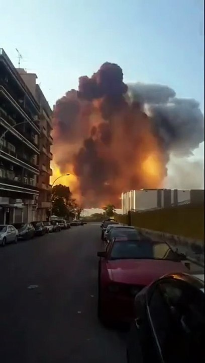 "Unleashing Devastation: Close Range Explosions and Shock Waves 💥🌪️ Experience the Impact!"