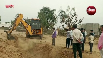 नगर परिषद की जेसीबी ने श्वान के 6 पिल्लों को सात फिट गहरे गड्ढे में दफनाया, खुदाई करवाने पर 22 घंटे बाद जिंदा निकले