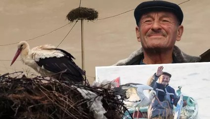 Adem Amca, Yaren leyleğin yolunu gözlüyor