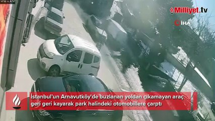 Buz tutan yolda kayan araç park halindeki otomobillere çarptı