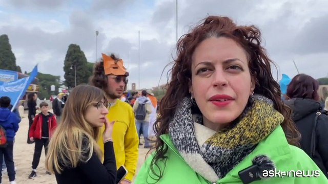 Flash mob di Greenpeace e ambientalisti fuori dalla Cop16 a Roma