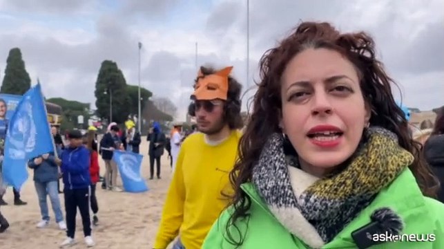 Flash mob di Greenpeace e ambientalisti fuori dalla Cop16 a Roma