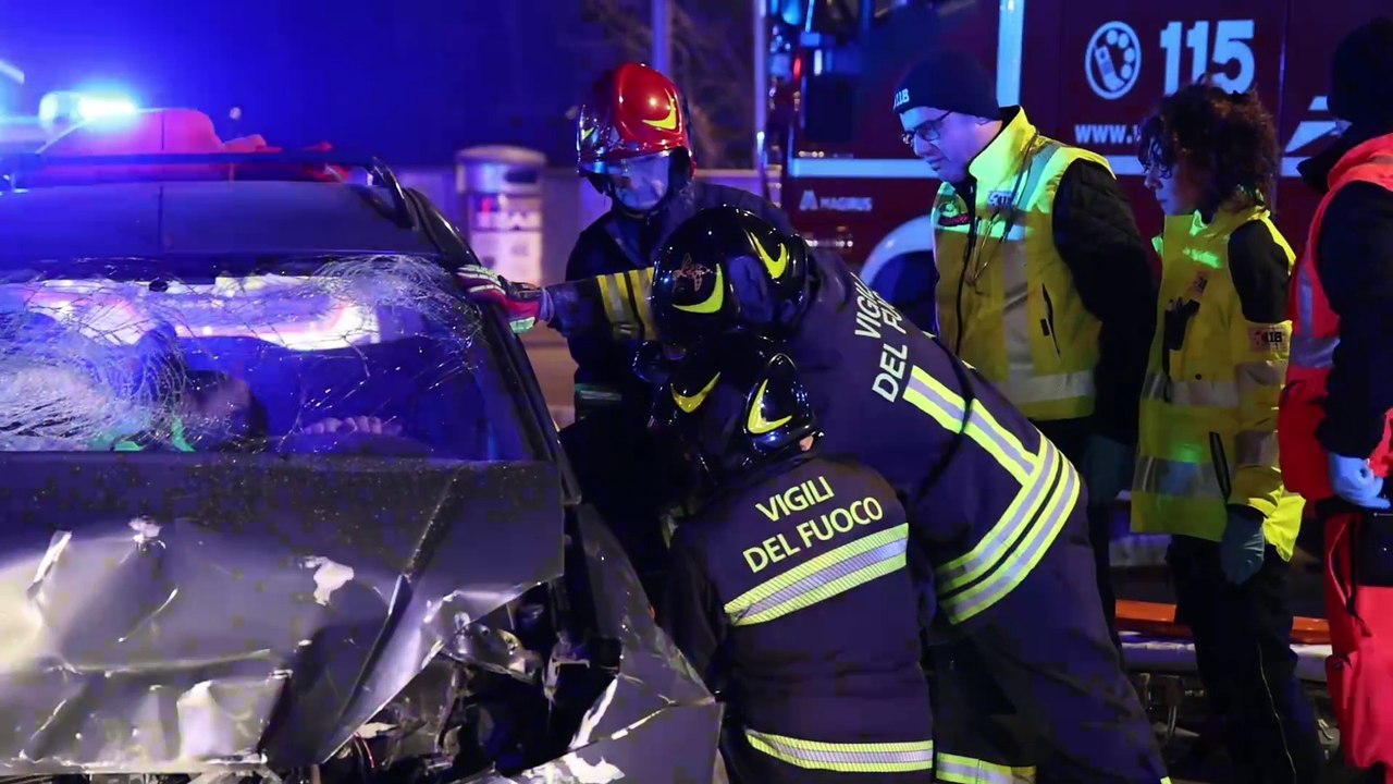 Scontro tra auto a Ferrara, due feriti in  un frontale