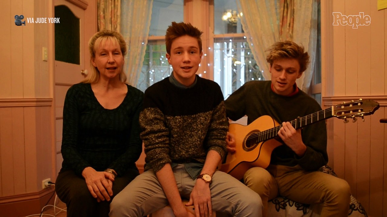 Musician Starts Singing in His Parents' Kitchen, Then His Mom Joins In — and Even Celebs Are Noticing Her Talent