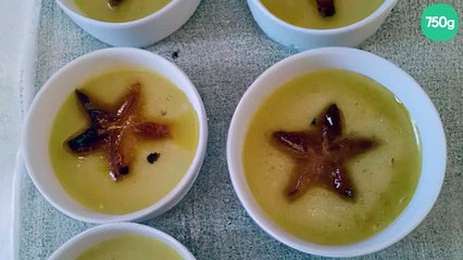 Crème brûlée aux poires en forme d'étoiles