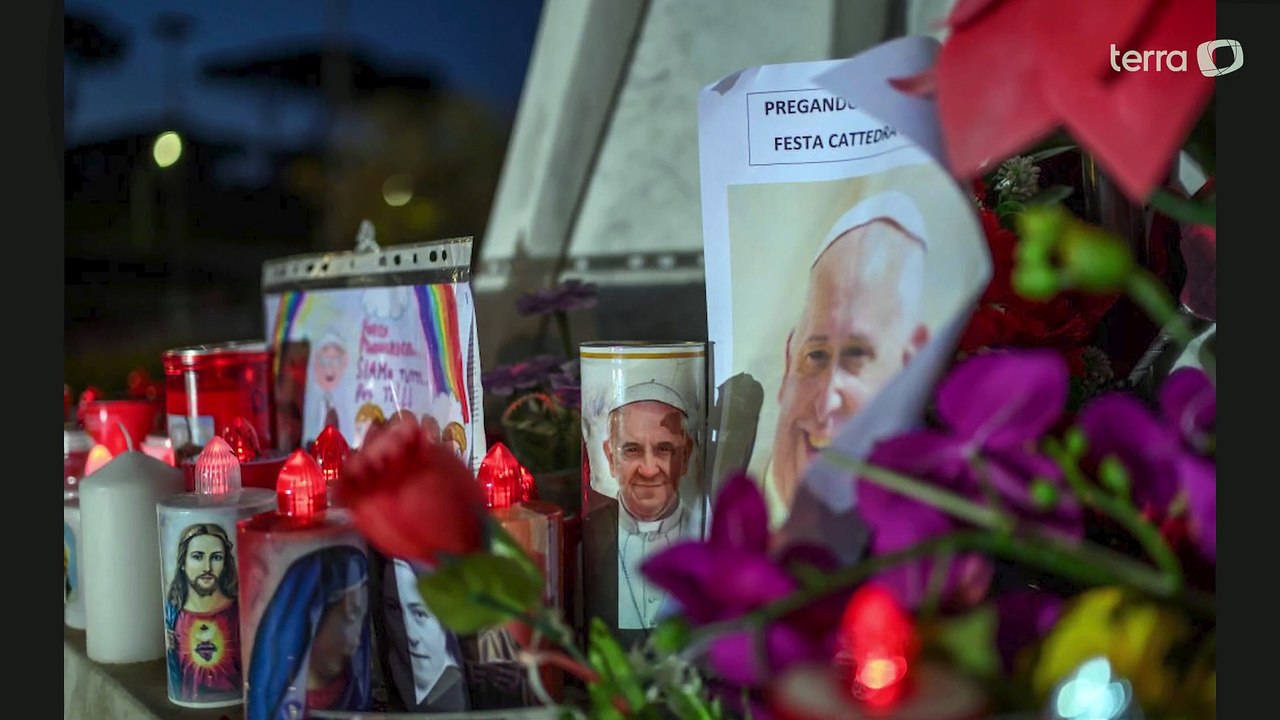 Papa Francisco está estável, mas segue em condição crítica, diz Vaticano