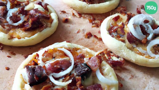 Mini pizza au chèvre, lardons fumés et ses oignons