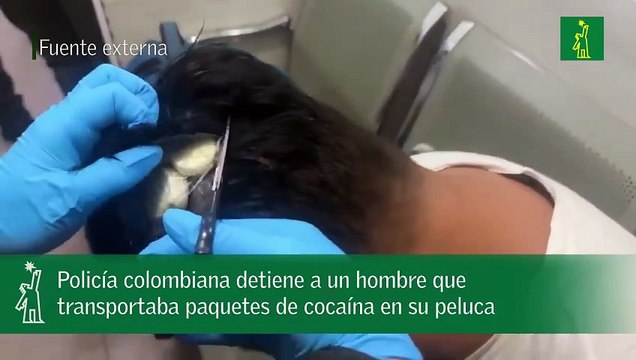 Policía colombiana detiene a un hombre que transportaba paquetes de cocaína en su peluca